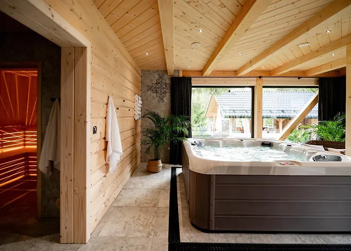 Gorski U Papierzy Sauna, Jacuzzi, דירה *